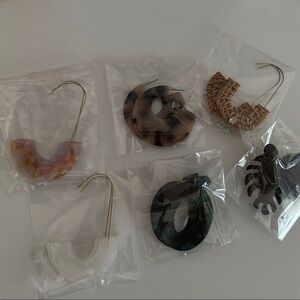 💜3/$12💜 Multicolor Earrings Set